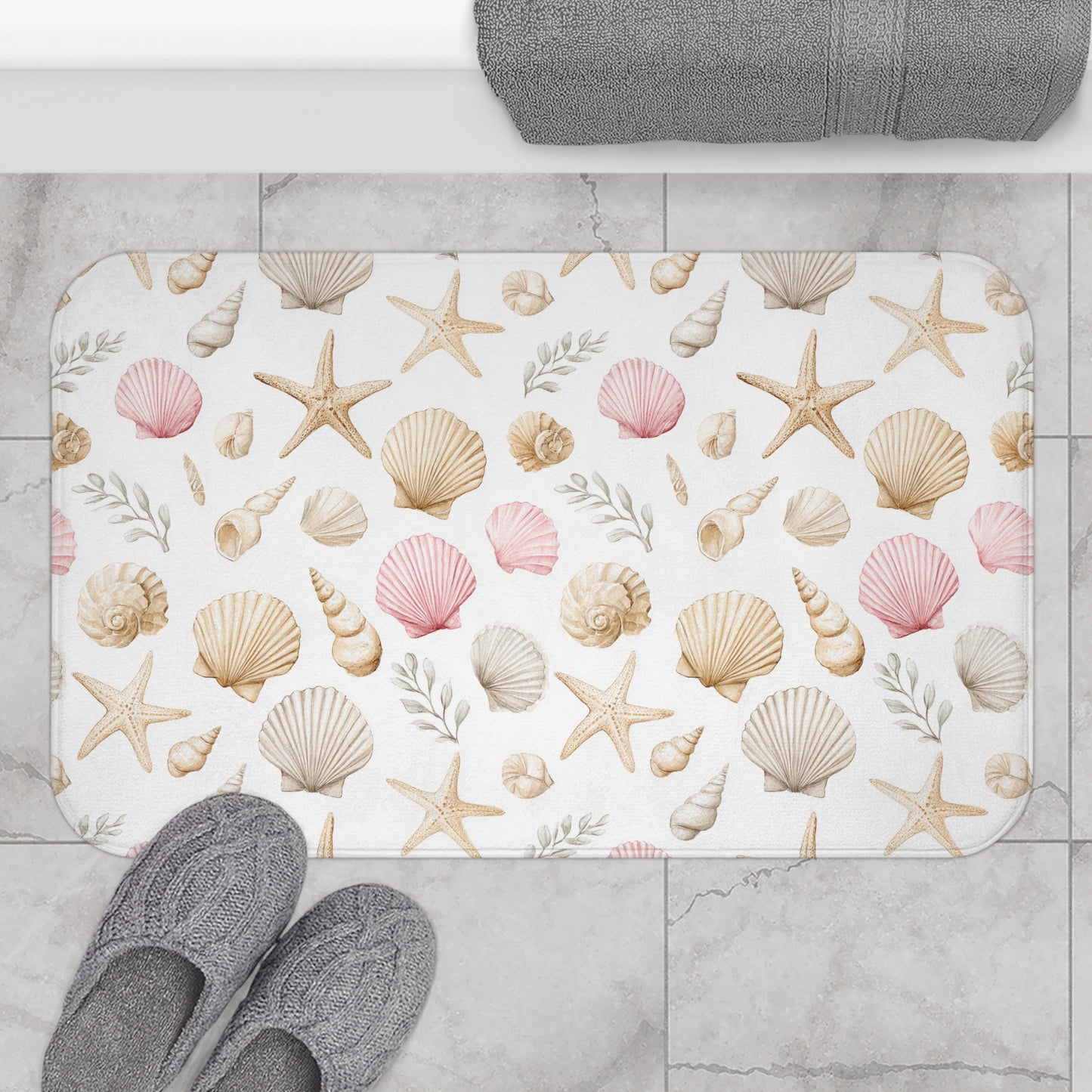 Coastal Seashell Bath Mat — Soft Beachy Starfish & Shell Bathroom Rug