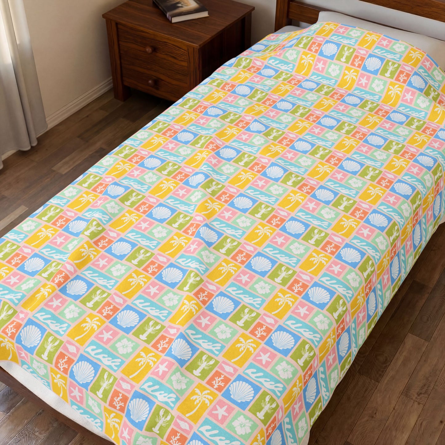 Sea Side Surf Print Velveteen Plush Blanket — Soft Throw