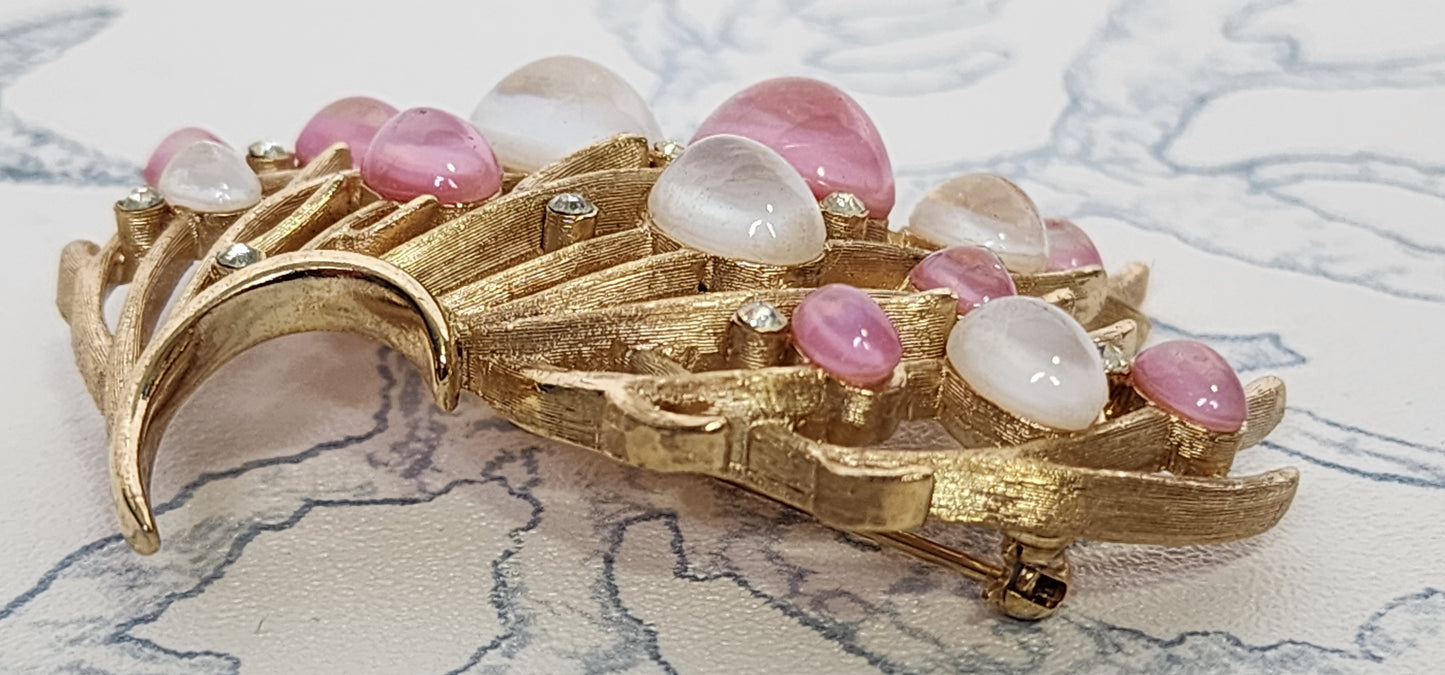 Rare Vintage Trifari "Under the Sea" Pink Coral Ocean Themed Brooch pin