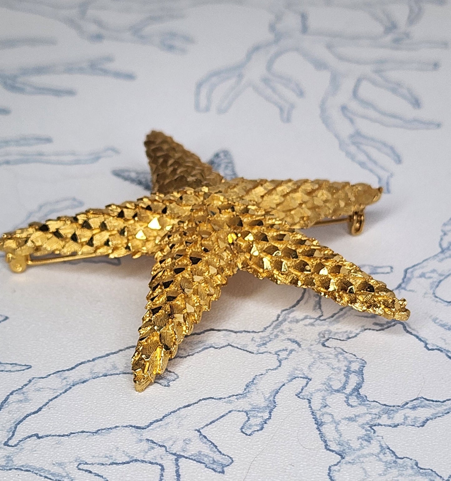 Vintage Extra Large Gold Brushed Metal Starfish Brooch Pin