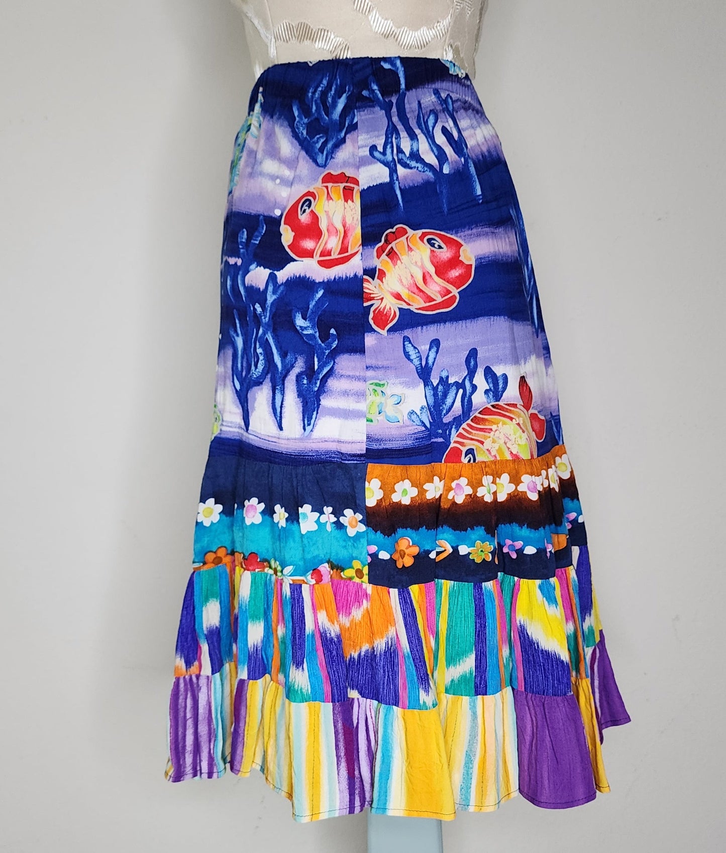 Jams World Hattie Talking Fish skirt made of 100% spun-crushed rayon Size small