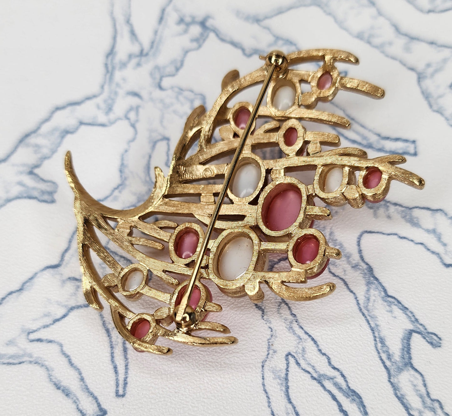 Rare Vintage Trifari "Under the Sea" Pink Coral Ocean Themed Brooch pin