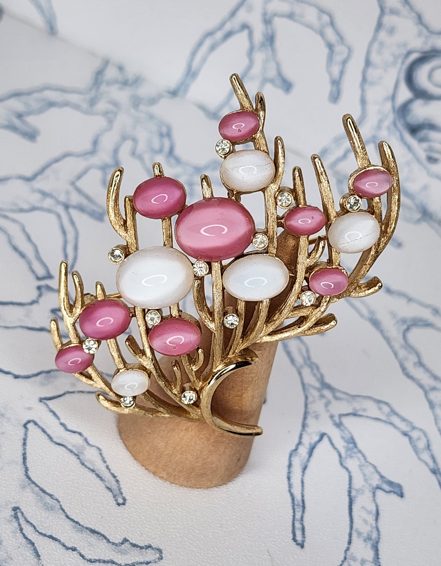 Rare Vintage Trifari "Under the Sea" Pink Coral Ocean Themed Brooch pin