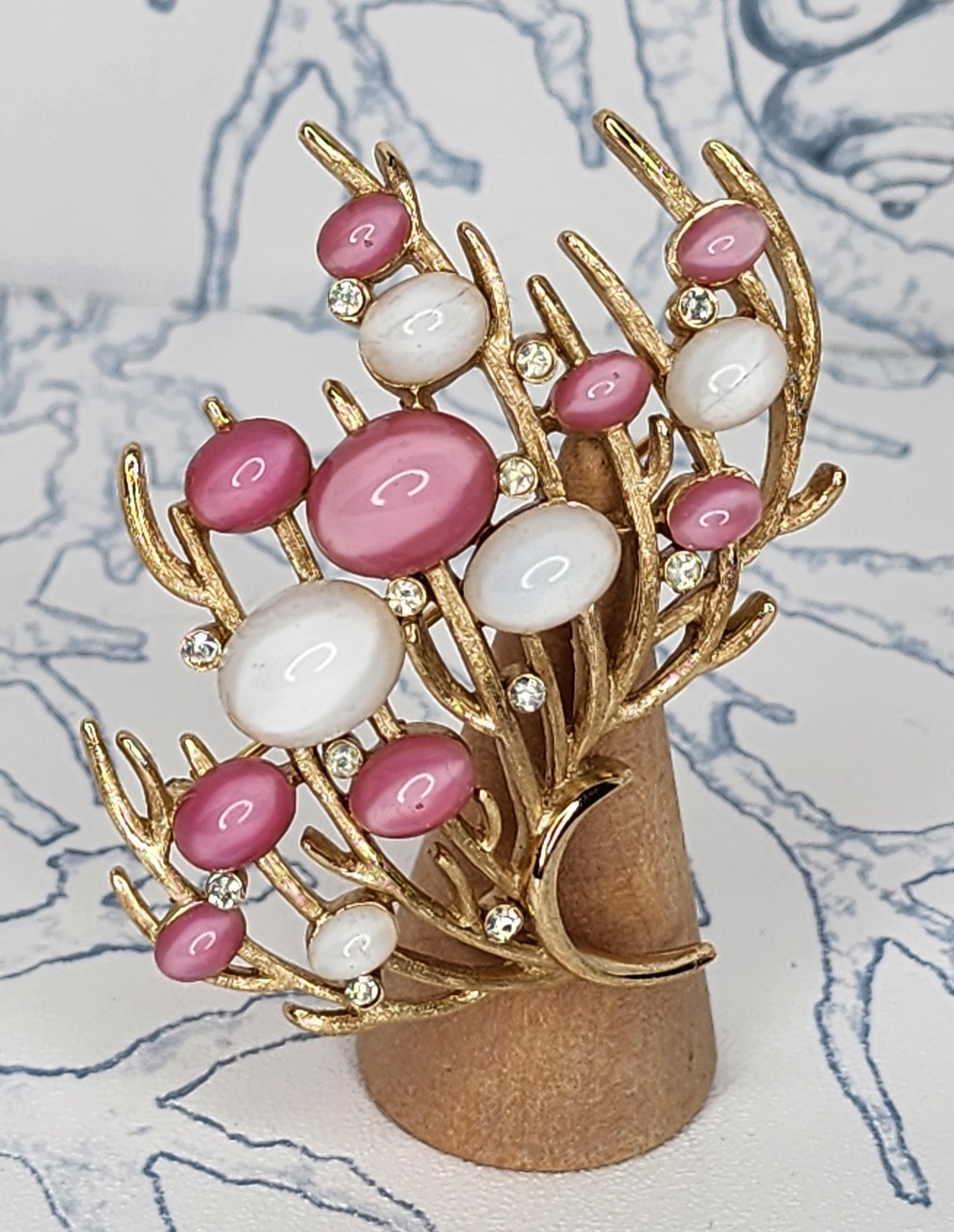 Rare Vintage Trifari "Under the Sea" Pink Coral Ocean Themed Brooch pin