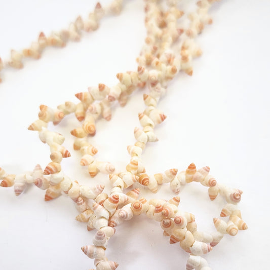 Dainty vintage single strand long seashell necklace